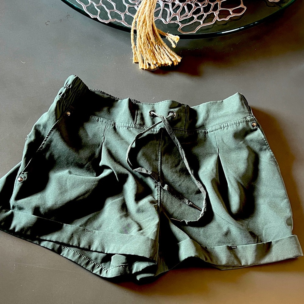 Mondetta Dark Green Women's Cargo short Shorts M